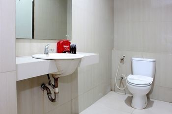 Hotel Reddoorz Near Balai Kota Sorabaya Extérieur photo